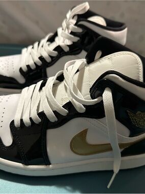Jordan High-Top Sneakers in White, Black & Gold Jordan 1 Mid .